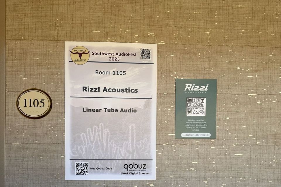 Cartel de Rizzi Acoustics en la sala 1105 de South West Audio Fest 2025.